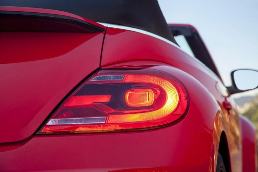  Volkswagen Beetle Cabriolet 2012 года  (фото 103 из 107)